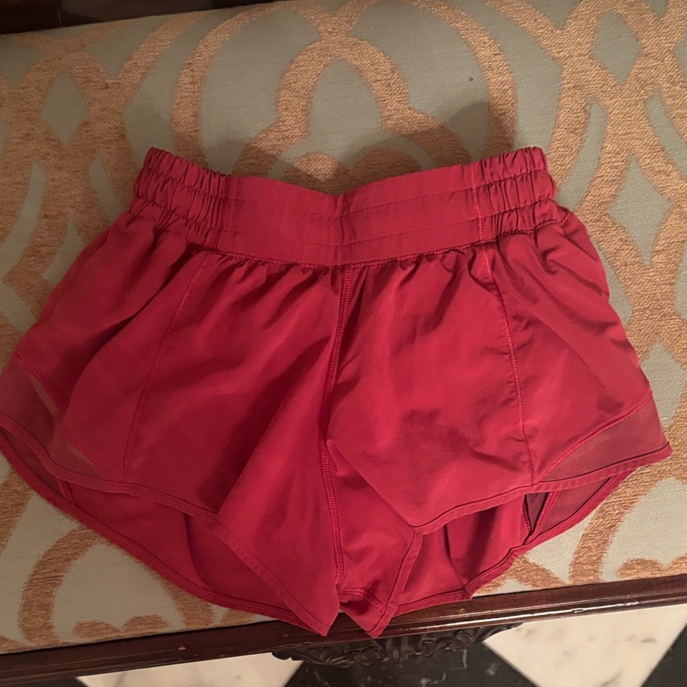Lululemon pink hotty hot 2.5 size 4